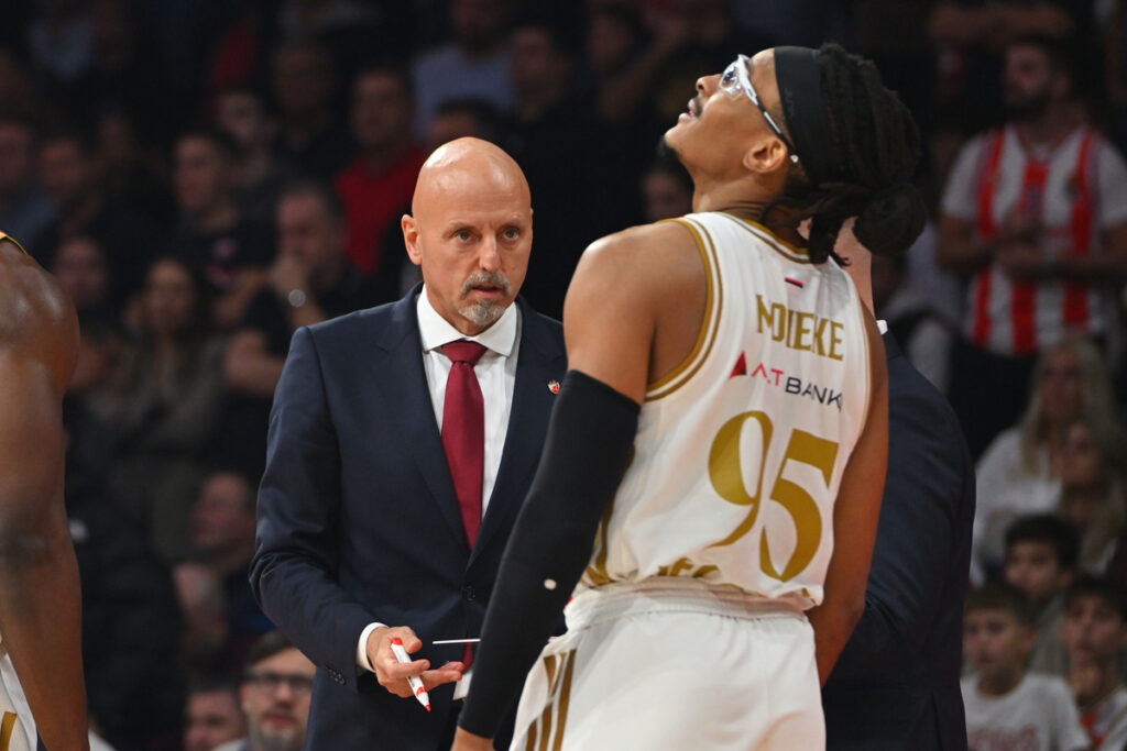 SASA OBRADOVIC trener kosarkasa Crvene zvezde na utakmici Evrolige protiv LDLC Asvel Vilerbana u hali Beogradska arena, Beograd, 28.10.2025. godine Foto: Marko Metlas Kosarka, Crvena zvezda, Evroliga, LDLC Asvel Vilerbana