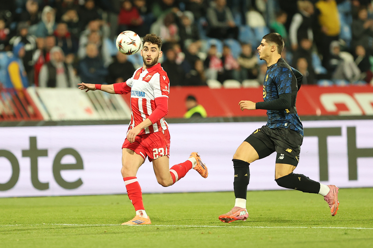 NAYAIR TIKNIZYAN Najair Tiknizjan fudbaler Crvene Zvezde na utakmici UEFA Liga Evrope protiv OSAME SAHRAOUI Osame Sahraui iz Lila na stadionu Rajko Mitic, Beograd 06.11.2025. godine Foto: Ivica Veselinov / MN PRESS FUDBAL, FOOTBALL, UEFA EUROPA LEAGUE, LIGA EVROPE, CRVENA ZVEZDA, RED STAR, LIL, LOSC