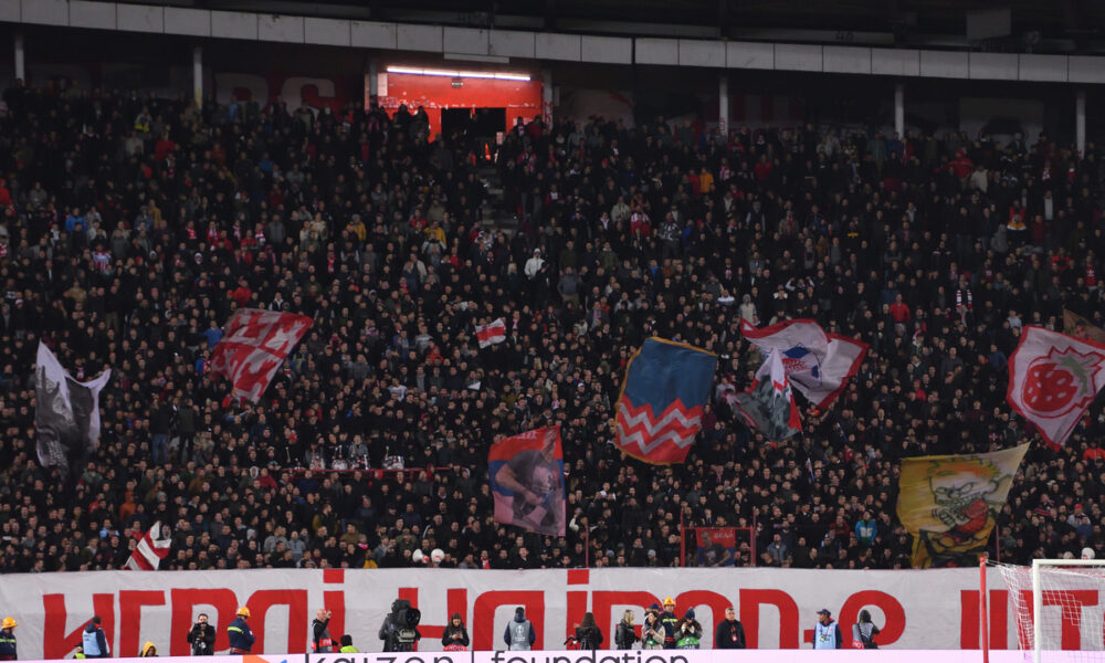 DELIJE navijaci fudbalera Crvene zvezde na utakmici UEFA Lige Evropa protiv LOSC Lila na stadionu Rajko Mitic, Beograd 06.11.2025. godine Foto: Marko Metlas Fudbal, Crvena zvezda, UEFA Liga Evropa, LOSC Lil