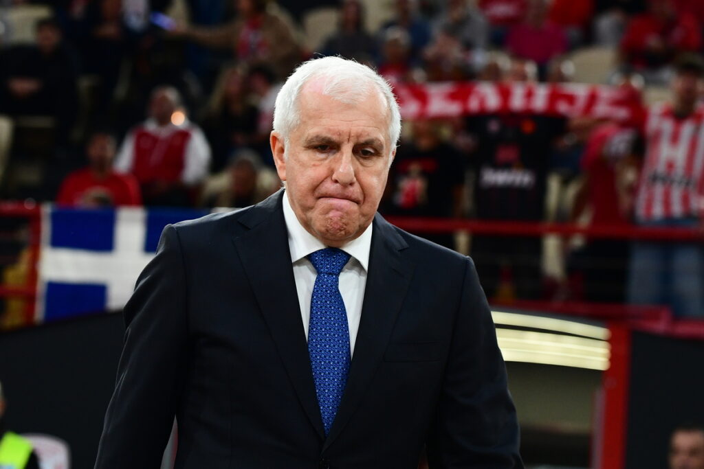 ZELJKO OBRADOVIC, trener kosarkasa Partizana, na utakmici Evrolige protiv Olimpijakosa, u hali Mira i prijateljstva u Pireju. Atina, 07.11.2025. foto: MN Press / kl Kosarka, Euroleague, Olimpijakos, Partizan