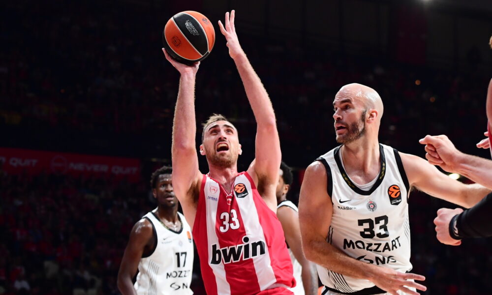 NIKOLA MILUTINOV, kosarkas Olimpijakosa, na utakmici Evrolige protiv Partizana, u hali Mira i prijateljstva u Pireju. Atina, 07.11.2025. foto: MN Press / kl Kosarka, Euroleague, Olimpijakos, Partizan