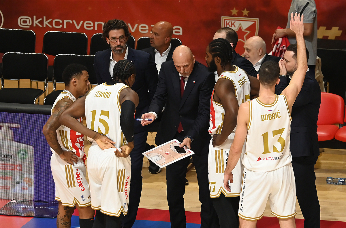 SASA OBRADOVIC, trener kosarkasa Crvene zvezde, na utakmici ABA lige protiv Buducnosti, u hali Aleksandar Nikolic. Beograd, 08.11.2025. foto: Nebojsa Parausic Kosarka, ABA League, Crvena zvezda, Buducnost