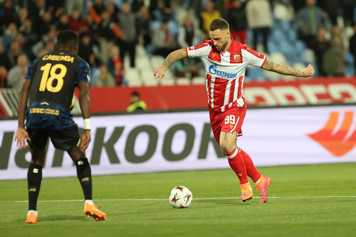 fudbaler Crvene Zvezde na utakmici UEFA Liga Evrope protiv Lila na stadionu Rajko Mitic, Beograd 06.11.2025. godine Foto: Ivica Veselinov / MN PRESS FUDBAL, FOOTBALL, UEFA EUROPA LEAGUE, LIGA EVROPE, CRVENA ZVEZDA, RED STAR, LIL, LOSC
