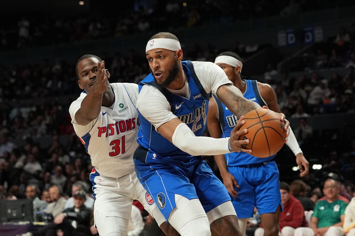 Detroit Pistons guard Javonte Green, left, challenges Dallas Mavericks center Daniel Gafford during the second half of an NBA basketball game in Mexico City, Saturday, Nov. 1, 2025. (AP Photo/Fernando Llano)