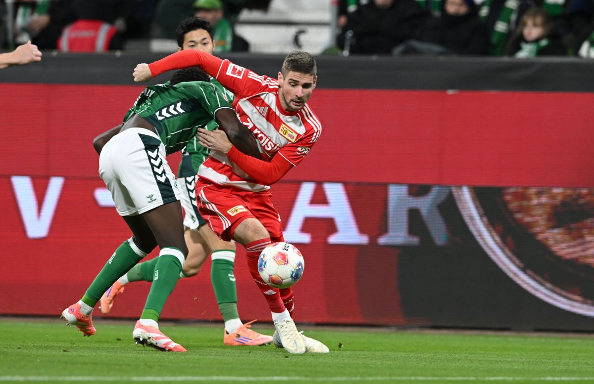 Bremen's Karim Coulibaly, left, and Berlin's Andrej Ilic in action during the Bundesliga soccer match between FC Union Berlin, Matchday 8, at Weserstadion in Bremen, Germany, Friday Oct. 24, 2025. (Carmen Jaspersen/dpa via AP)