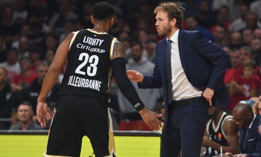 DAVID LIGHTY Dejvid Lajti i PIERRIC POUPET Pjerik Pupe trener kosarkasa LDLC Asvel Vilerbana na utakmici Evrolige protiv Crvene zvezde u hali Beogradska arena, Beograd, 28.10.2025. godine Foto: Marko Metlas Kosarka, Crvena zvezda, Evroliga, LDLC Asvel Vilerbana