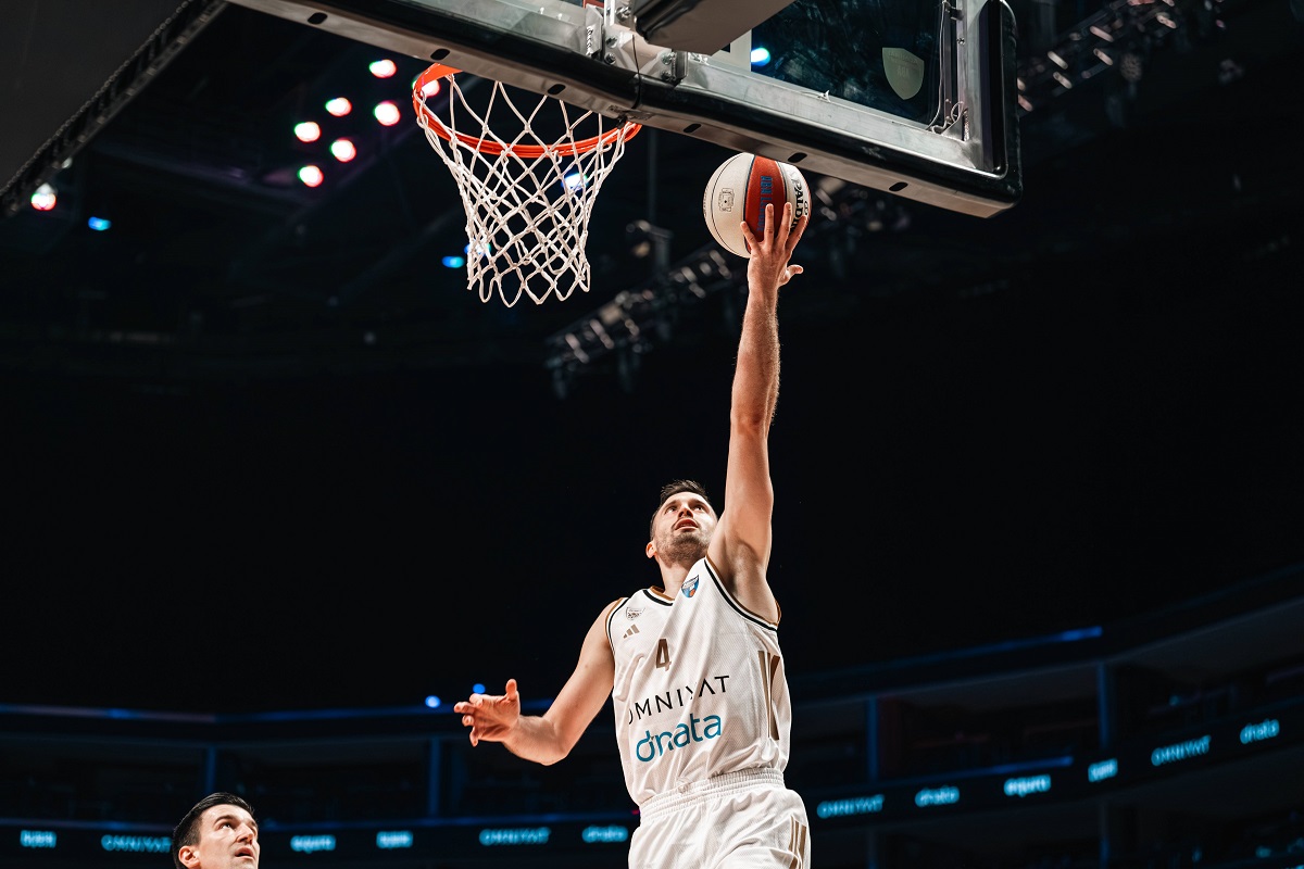 Dubai, 9.11.2025. - Kosarkasi Dubaija i Studentskog centra u akciji tokom utakmice 6. kola ABA lige, danas u Coca-Cola Areni u Dubaiju. (BETAPHOTO/ABA liga/Dubai basketball)