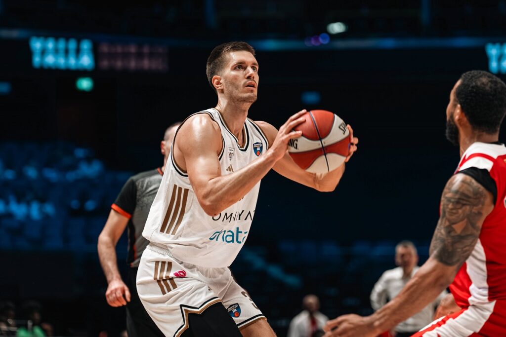 Dubai, 9.11.2025. - Kosarkasi Dubaija i Studentskog centra u akciji tokom utakmice 6. kola ABA lige, danas u Coca-Cola Areni u Dubaiju. (BETAPHOTO/ABA liga/Dubai basketball)