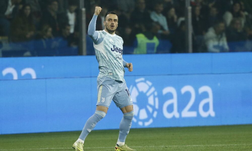 Juventus' Filip Kostic celebrates scoring during the Serie A soccer match between Cremonese and Juventus, in Cremona, Italy, Saturday, Nov. 1, 2025. (Alberto Mariani/LaPresse via AP)