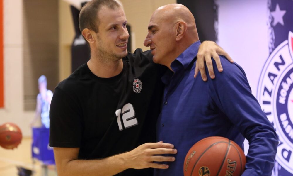 NOVICA VELICKOVIC i GORAN GRBOVIC bivsi kosarkas trening kosarkasa Partizana u hali Mala Stark Beogradska arena , Beograd 26.08.2019. godine Foto: Marko Metlas Kosarka, Partizan, Trening