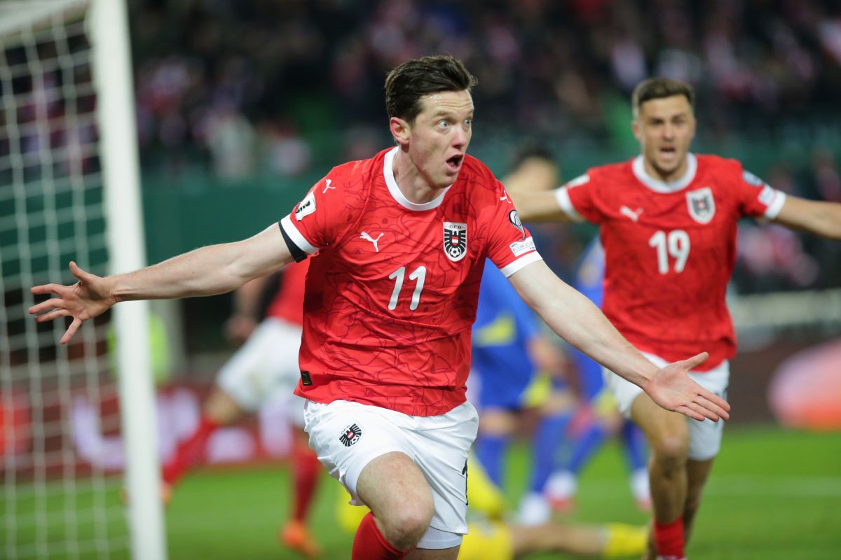 Austria's Michael Gregoritsch celebrates his side's equalizing goal during a group H World Cup qualifiying soccer match between Austria and Bosnia and Herzegovina in Vienna, Austria, Tuesday, Nov. 18, 2025. (AP Photo/Heinz-Peter Bader)