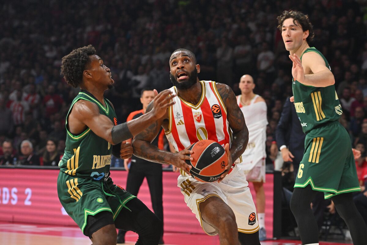 kosarkas Crvene zvezde na utakmici Evrolige protiv Panatinaikosa Atina u hali Beogradska arena, Beograd 05.11.2025. godine Foto: Marko Metlas Kosarka, Crvena zvezda, Evroliga, Panatinaikos Atina