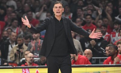 Trener Olimpijakosa na utakmici Evrolige protiv Crvene zvezde u hali Beogradska arena, Beograd 26.11.2025. godine Foto: Marko Metlas Kosarka, Crvena zvezda, Evroliga, Olimpijakos Pirej