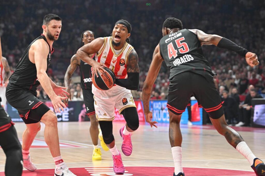 kosarkas Crvene zvezde na utakmici Evrolige protiv Olimpijakosa Pirej u hali Beogradska arena, Beograd 26.11.2025. godine Foto: Marko Metlas Kosarka, Crvena zvezda, Evroliga, Olimpijakos Pirej