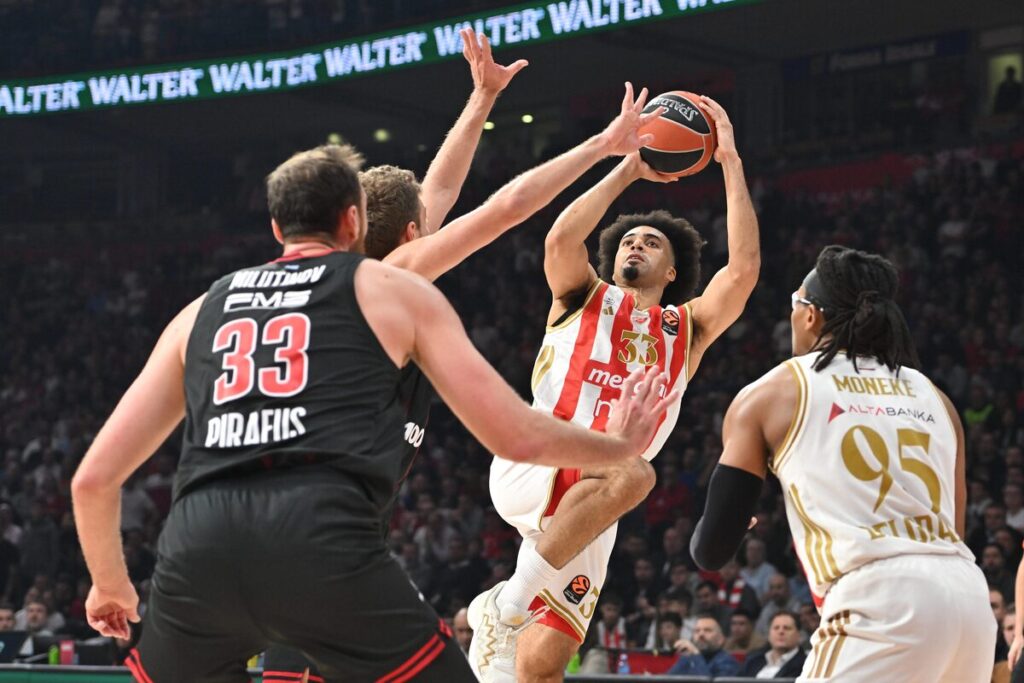 kosarkas Crvene zvezde na utakmici Evrolige protiv Olimpijakosa Pirej u hali Beogradska arena, Beograd 26.11.2025. godine Foto: Marko Metlas Kosarka, Crvena zvezda, Evroliga, Olimpijakos Pirej