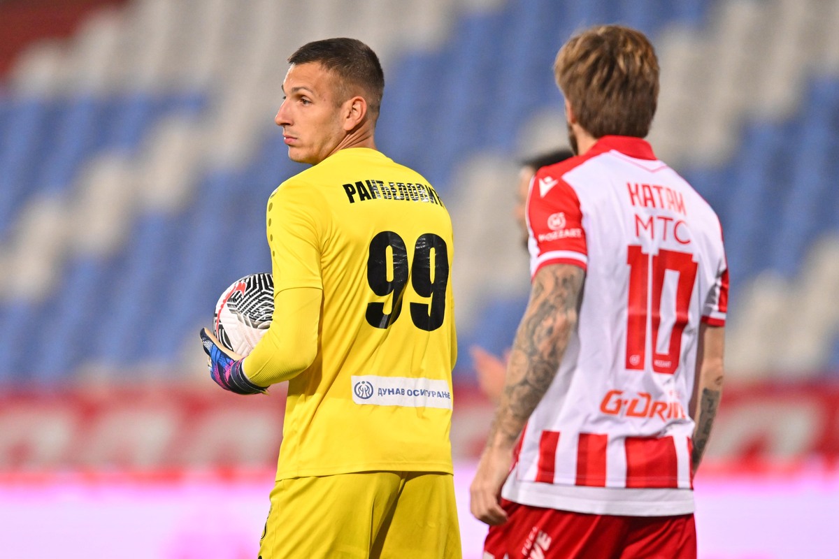 Golman Radnika na utakmici Superlige Prvenstva Srbije protiv Crvene zvezde na stadionu Rajka Mitica, Beograd, 02.11.2025. godine Foto: Marko Metlas Fudbal, Crvena zvezda, Superliga Prvenstvo Srbije, Radnik Surdulica