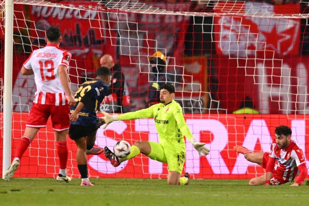 fudbaler Crvene zvezde na utakmici UEFA Lige Evropa protiv LOSC Lila na stadionu Rajko Mitic, Beograd 06.11.2025. godine Foto: Marko Metlas Fudbal, Crvena zvezda, UEFA Liga Evropa, LOSC Lil