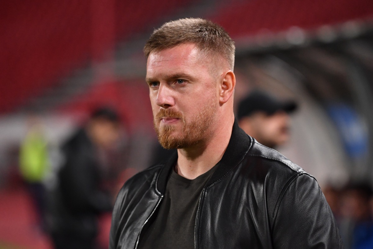 Trener Radnika na utakmici Superlige Prvenstva Srbije protiv Crvene zvezde na stadionu Rajka Mitica, Beograd, 02.11.2025. godine Foto: Marko Metlas Fudbal, Crvena zvezda, Superliga Prvenstvo Srbije, Radnik Surdulica