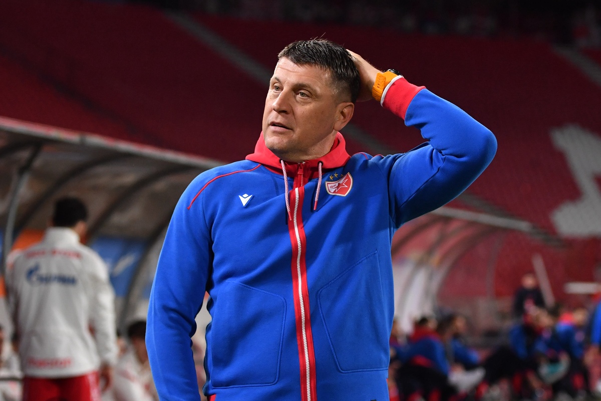 Trener Crvene zvezde na utakmici Superlige Prvenstva Srbije protiv Radnika Surdulica na stadionu Rajka Mitica, Beograd, 02.11.2025. godine Foto: Marko Metlas Fudbal, Crvena zvezda, Superliga Prvenstvo Srbije, Radnik Surdulica