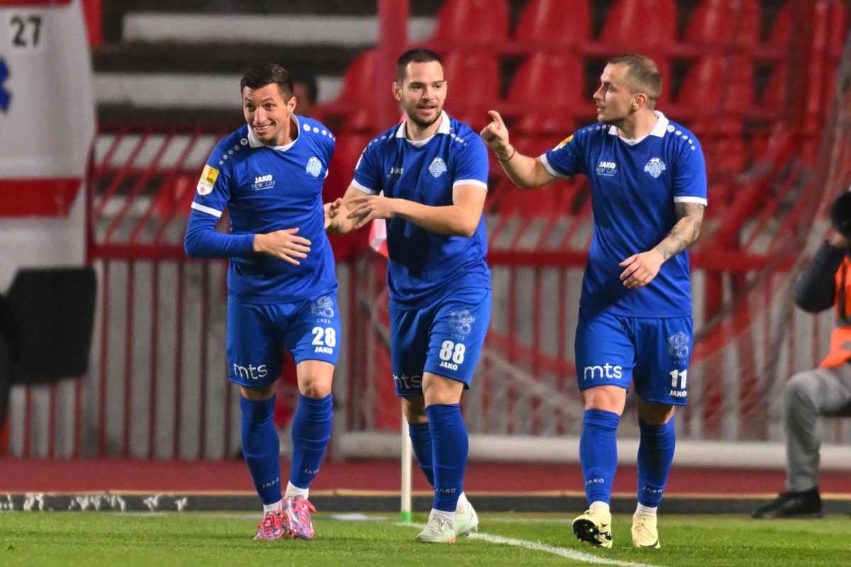 ALEKSANDAR PEJOVIC, DJORDJE JOVANOVIC, BORKO DURONJIC fudbaleri Radnika Surdulica na utakmici Superlige Prvenstva Srbije protiv Crvene zvezde na stadionu Rajka Mitica, Beograd, 02.11.2025. godine Foto: Marko Metlas Fudbal, Crvena zvezda, Superliga Prvenstvo Srbije, Radnik Surdulica