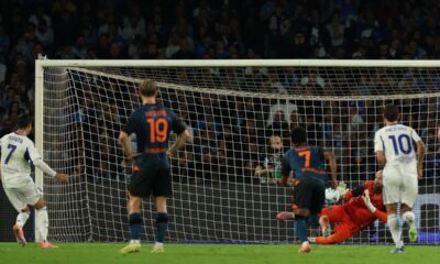 Napoli goalie Vanja Milinkovic-Savic saves a penalty kicked by Como's Alvaro Morata during the Italian Serie A soccer match between Napoli and Como, in Naples, Italy, Saturday, Nov. 1, 2025. (Alessandro Garofalo/LaPresse via AP)