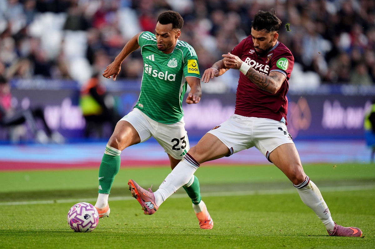 Newcastle United's Jacob Murphy, left, and West Ham United's Lucas Paqueta in action during the English Premier League soccer match between West Ham United and Newcastle United in London, Sunday Nov. 2, 2025. (John Walton/PA via AP)