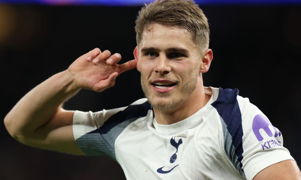 Tottenham's Micky van de Ven celebrates after scoring his side's third goal during the Champions League opening phase soccer match between Tottenham and Copenhagen, in London, England, Tuesday, Nov. 4, 2025. (AP Photo/Ian Walton)