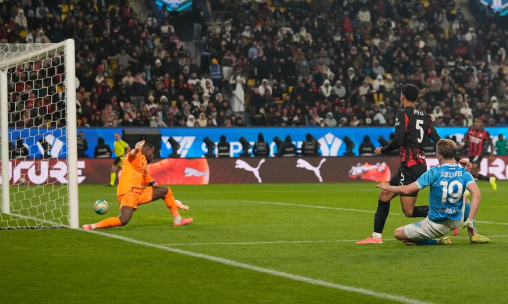 Napoli's Rasmus Hojlund scores his side's second goal during an Italian Super Cup soccer match between Napoli and AC Milan in Riyadh, Saudi Arabia, Thursday, Dec. 18, 2025. (AP Photo/Altaf Qadri)
