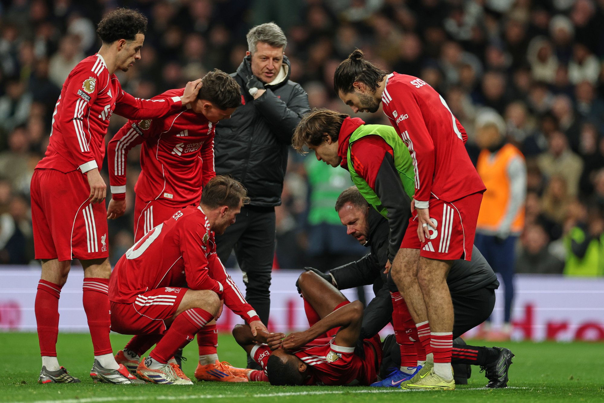 Aleksandar Isak operisan nakon što se povredio protiv Totenhema pri postizanju pogotka