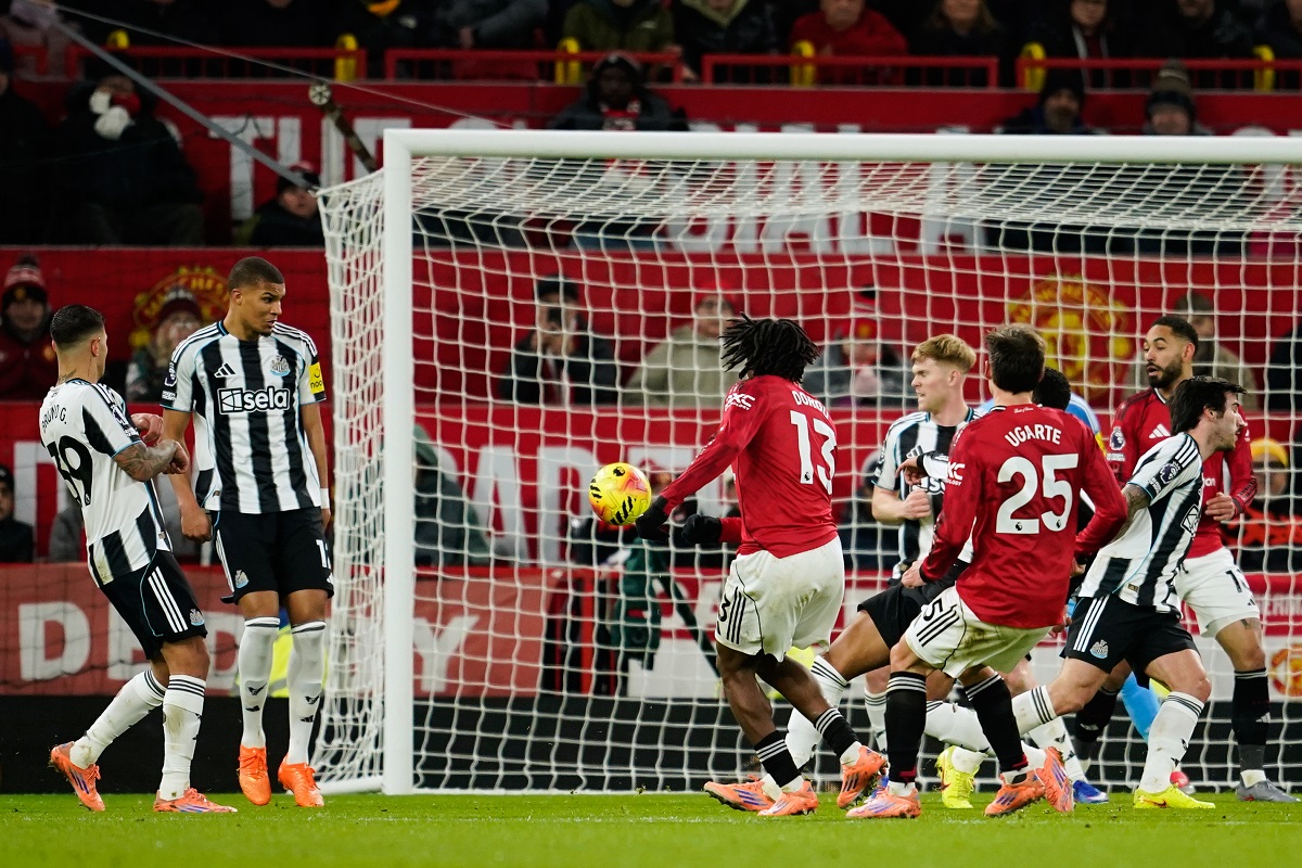 Manchester United's Patrick Dorgu, center left, scores the opening goal during the English Premier League soccer match between Manchester United and Newcastle in Manchester, England, Friday, Dec. 26, 2025. (AP Photo/Dave Thompson)