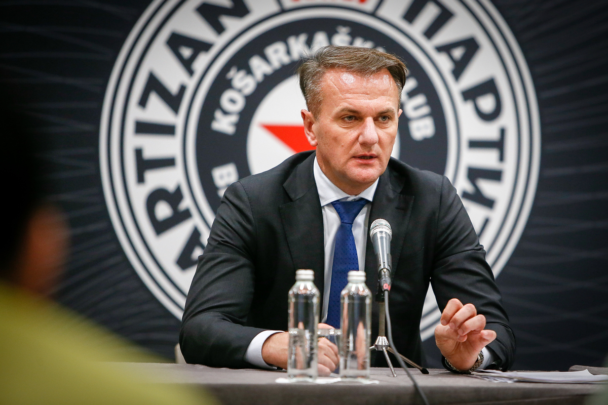 OSTOJA MIJAILOVIC predsednik Parizana na konferenciji za medije u hotelu Kraun Plaza, Beograd 16.12.2021. godine Foto: Ivica Veselinov / MN PRESS BASKETBALL, KOSARKA, PARTIZAN, UPRAVNI ODBOR, CROWNE PLAZA