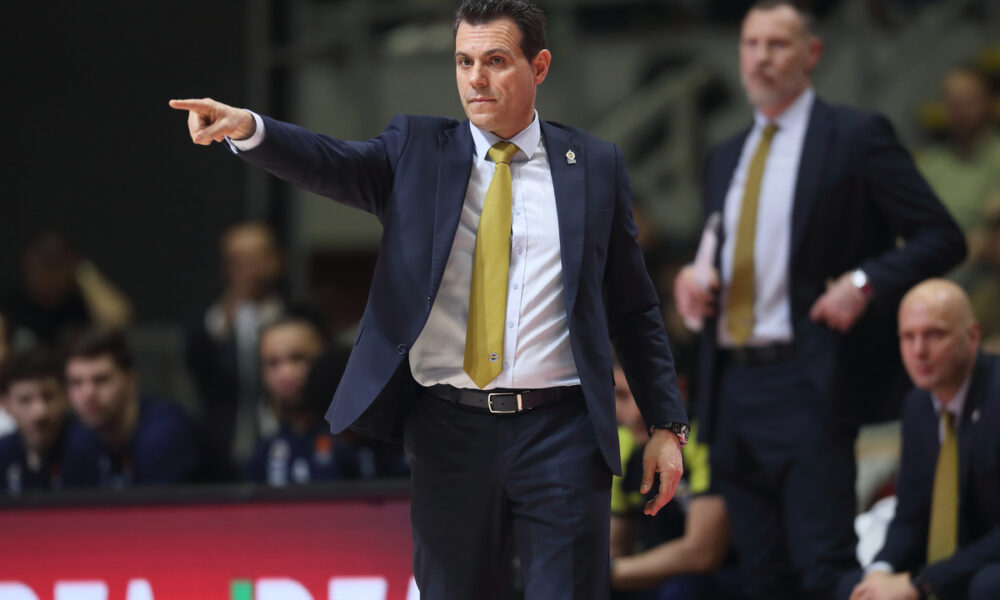 DIMITRIS ITOUDIS Dimitris Itudis trener kosarkasa Fenerbachea Istanbul na utakmici Evrolige protiv Crvene zvezde u hali Aleksandar Nikolic Pionir, Beograd 13.04.2023. godine Foto: Marko Metlas Kosarka, Crvena zvezda, Evroliga, Fenerbahce Istanbul