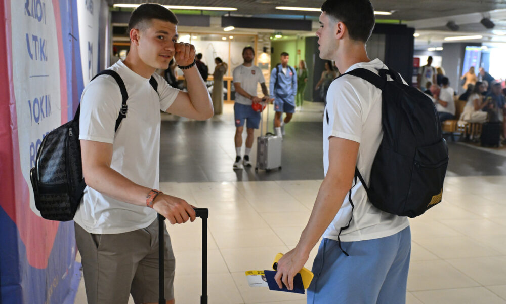 MILOS LUKOVIC i KOSTA NEDELJKOVIC fudbaleri reprezentacije Srbije odlazak na utakmicu kvalifikacija za FIFA Svetsko prvenstvo protiv Albanije aerodrom Nikola Tesla Surcin, Beograd 06.06.2025. godine Foto: Marko Metlas Fudbal, Reprezentacija, Srbija, Albanija, Kvalifikacije za Svetsko prvenstvo