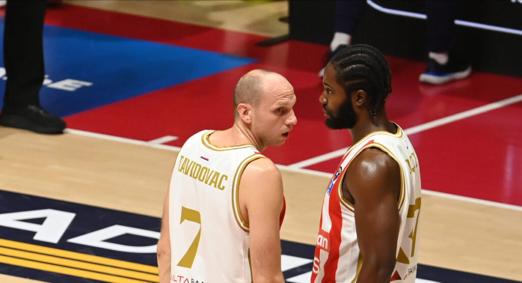 DEJAN DAVIDOVAC i SAMMY OJELEYE Semi Odzelej, kosarkasi Crvene zvezde, na utakmici ABA lige protiv Buducnosti, u hali Aleksandar Nikolic. Beograd, 08.11.2025. foto: Nebojsa Parausic Kosarka, ABA League, Crvena zvezda, Buducnost