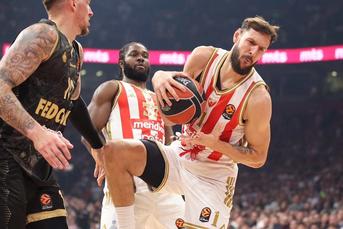 UROS PLAVSIC, kosarkas Crvene Zvezde, na utakmici Evrolige protiv Monaka u hali Beogradska Arena. Beograd 13.11.2025. foto: Ivica Veselinov / MN Press KOSARKA, BASKETBALL, EVROLIGA, EUROLEAGUE, CRVENA ZVEZDA, MONAKO, MONACO