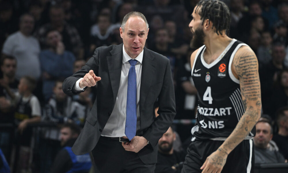 MIRKO OCOKOLJIC trener i DUANE WASHINGTON Dvejn Vasington kosarkas Partizana na utakmici Evrolige protiv Bajerna Minhen u hali Beogradska arena, Beograd 04.12.2025. godine Foto: Marko Metlas Kosarka, Partizan, Evroliga, Bajern Minhen