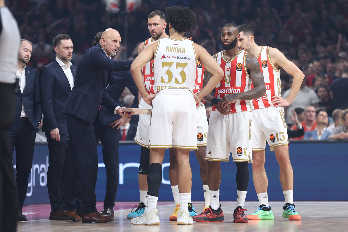 SASA OBRADOVIC trener kosarkasa Crvene Zvezde na utakmici Evrolige protiv Barselone u hali Beogradska Arena, Beograd 05.12.2025. godine Foto: Ivica Veselinov / MN PRESS KOSARKA, BASKETBALL, EVROLIGA, EUROLEAGUE, CRVENA ZVEZDA, BARCELONA, BARSELONA