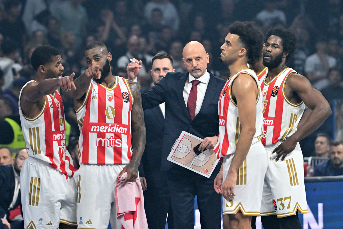 SASA OBRADOVIC trener kosarkasa Crvene zvezde na utakmici Evrolige protiv Partizana u hali Beogradska arena, Beograd 12.12.2025. godine Foto: Marko Metlas Kosarka, Partizan, Evroliga, Crvena zvezda