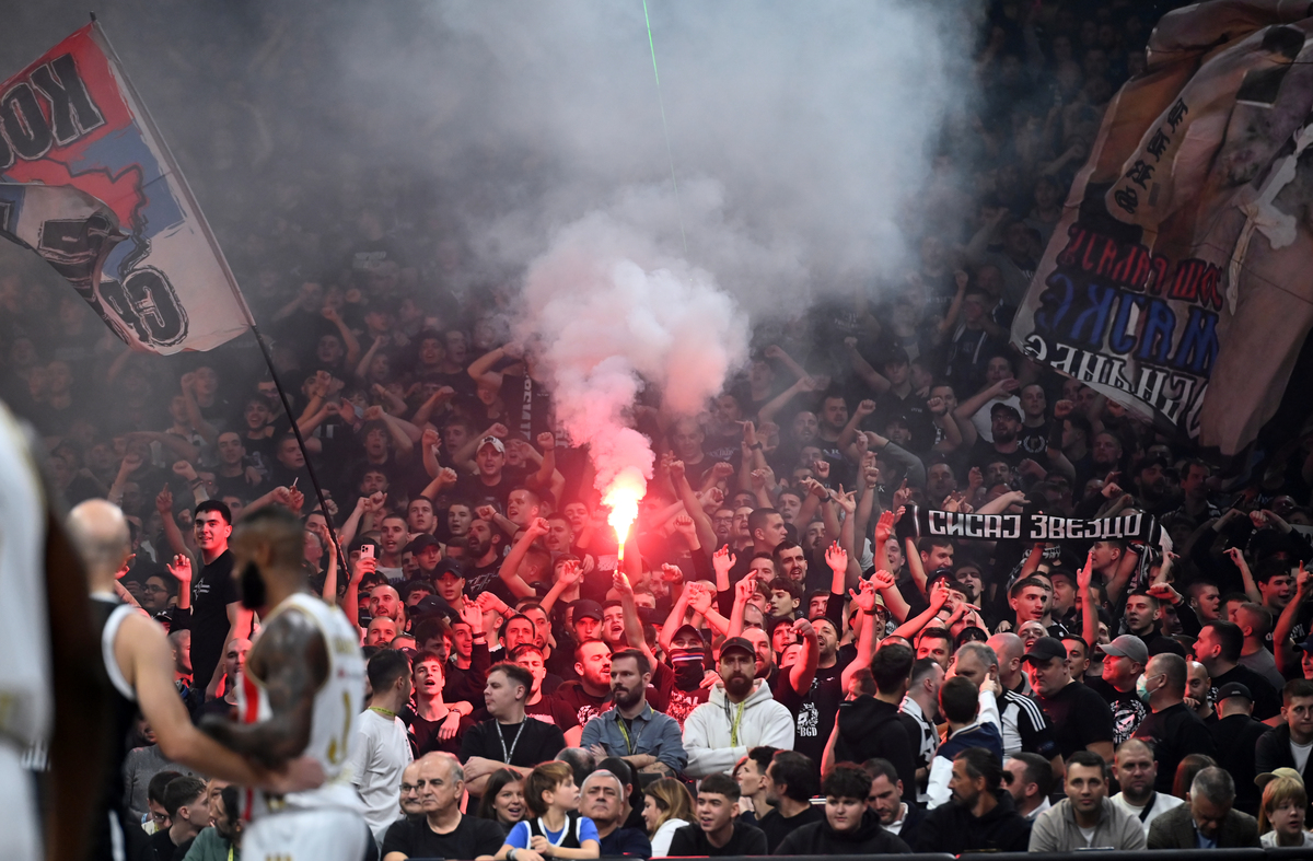 GROBARI, navijaci kosarkasa Partizana, na utakmici Evrolige protiv Crvene zvezde, u Beogradskoj areni. Beograd, 12.12.2025. foto: Nebojsa Parausic Kosarka, Euroleague, Partizan, Crvena zvezda