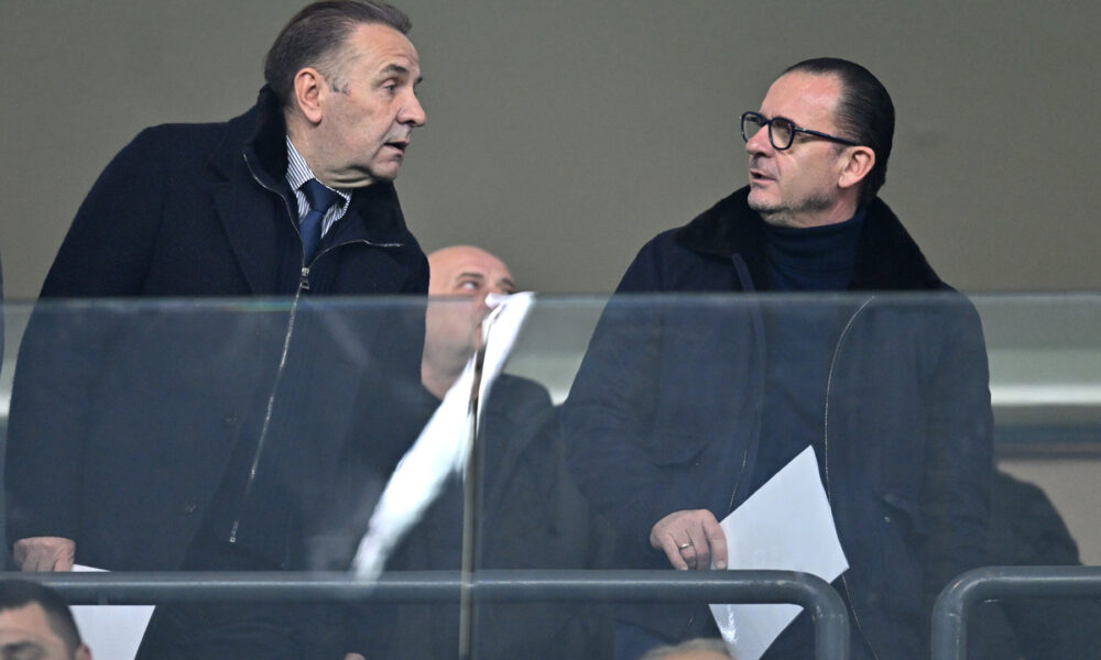 RASIM LJAJIC predsednik i PREDRAG MIJATOVIC podpredsednik fudbalera Partizana na utakmici Superlige Prvenstva Srbije protiv IMT na stadionu Lagator, Loznica 20.12.2025. godine Foto: Marko Metlas Fudbal, Partizan, Superliga Prvenstvo Srbije, IMT