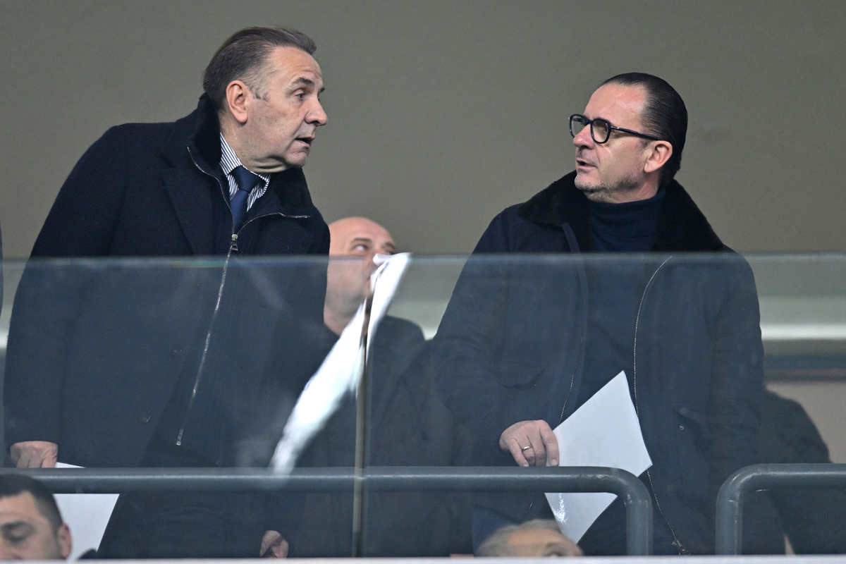 RASIM LJAJIC predsednik i PREDRAG MIJATOVIC podpredsednik fudbalera Partizana na utakmici Superlige Prvenstva Srbije protiv IMT na stadionu Lagator, Loznica 20.12.2025. godine Foto: Marko Metlas Fudbal, Partizan, Superliga Prvenstvo Srbije, IMT