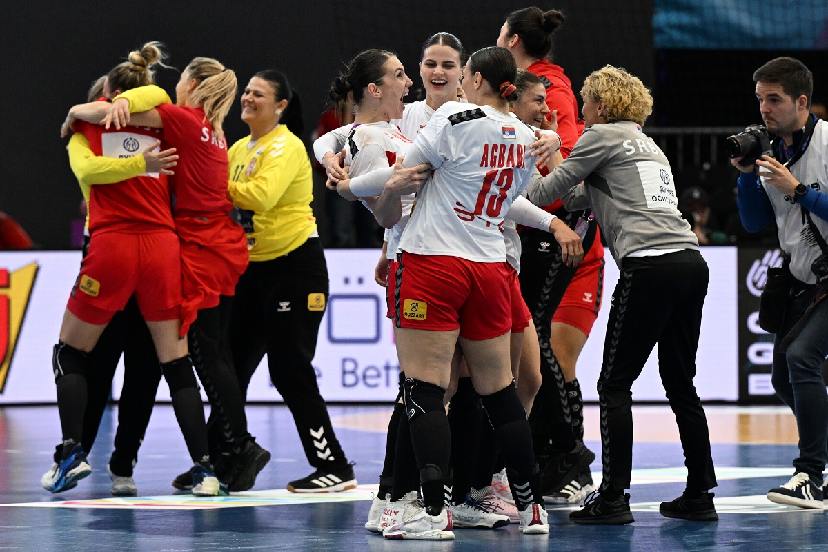 Serbia's players celebrate their win over Spain after the women's handball World Championship match between Spain and Serbia in Dortmund, Germany, Tuesday, Dec. 2, 2025. (Federico Gambarini/dpa via AP)