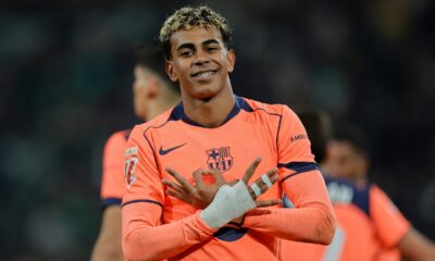 Barcelona's Lamine Yamal celebrates after scoring his sides 5th goal from the penalty spot during the Spanish La Liga soccer match between Real Betis and Barcelona in Seville, Spain, Saturday, Dec. 6, 2025. (AP Phot/Manu Reino)
