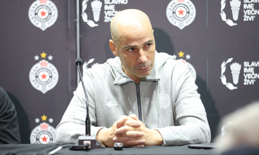Trener Partizana na konferenciji za medije u hali Beogradska Arena, Beograd 25.12.2025. godine Foto: Ivica Veselinov / MN PRESS KOSARKA, BASKETBALL, KK PARTIZAN, KONFERENCIJA, PROMOCIJA