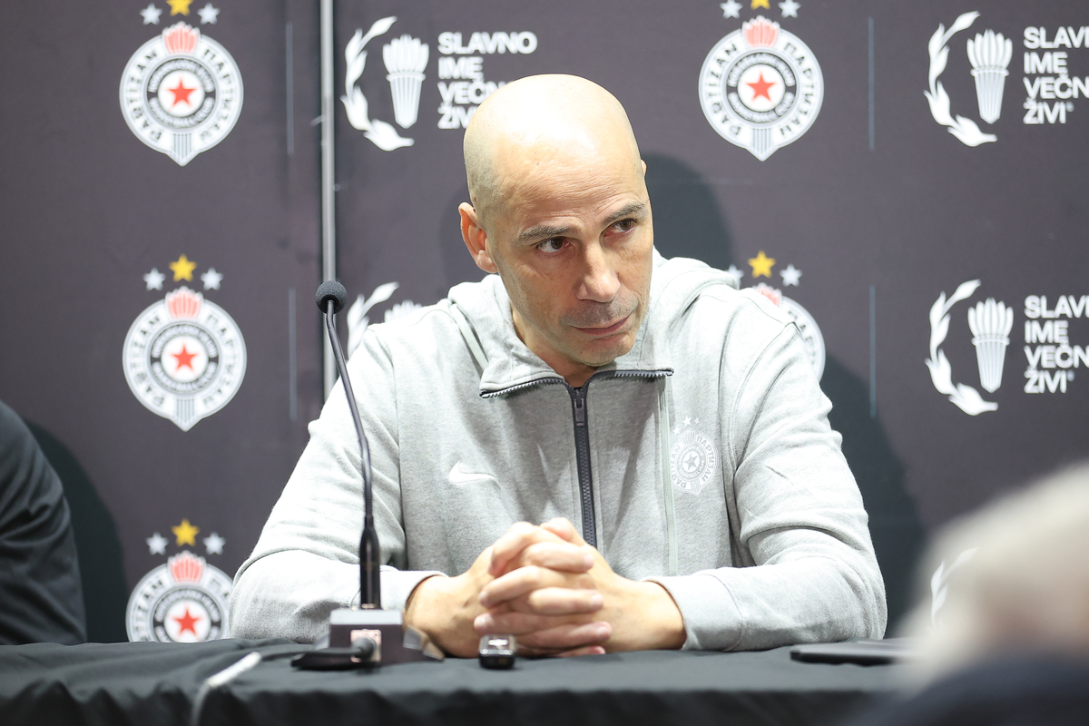 Trener Partizana na konferenciji za medije u hali Beogradska Arena, Beograd 25.12.2025. godine Foto: Ivica Veselinov / MN PRESS KOSARKA, BASKETBALL, KK PARTIZAN, KONFERENCIJA, PROMOCIJA