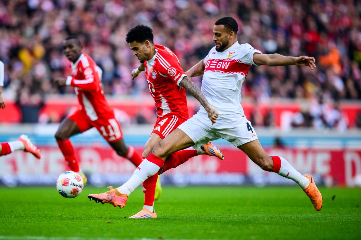Munich's Luis Diaz, left, and Stuttgart's Josha Vagnoman, right, challenge for the ball during the German Bundesliga soccer match between VfB Stuttgart and FC Bayern Munich in Stuttgart, Germany, Saturday, Dec. 6, 2025. (Tom Weller/dpa via AP)