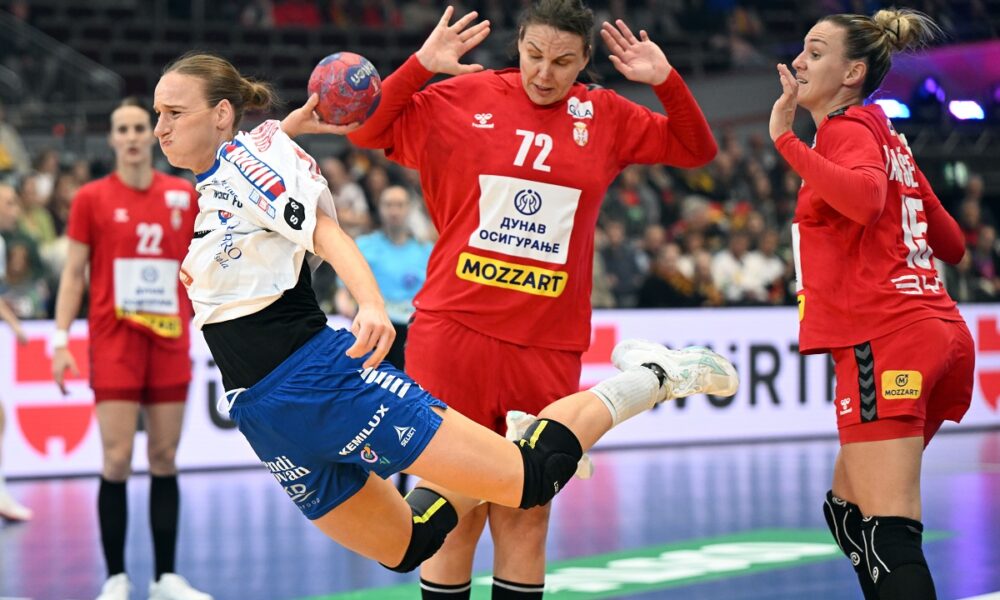 Serbia's Dragana Cvijic, center, and Pernille Brandenborg of the Faroe Islands in action during the women's world championship handball match between Serbia and Faroe Islands in Dortmund, Germany, Thursday Dec. 4, 2025. (Federico Gambarini/dpa via AP)