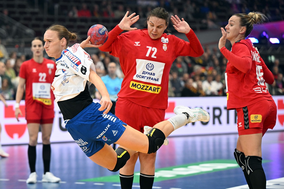 Serbia's Dragana Cvijic, center, and Pernille Brandenborg of the Faroe Islands in action during the women's world championship handball match between Serbia and Faroe Islands in Dortmund, Germany, Thursday Dec. 4, 2025. (Federico Gambarini/dpa via AP)