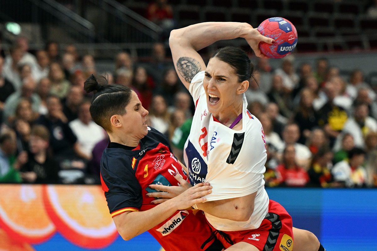 Spain's Alicia Fernandez Fraga, left, tackles Serbia's Jovana Skrobic during the women's handball World Championship match between Spain and Serbia in Dortmund, Germany, Tuesday, Dec. 2, 2025. (Federico Gambarini/dpa via AP)