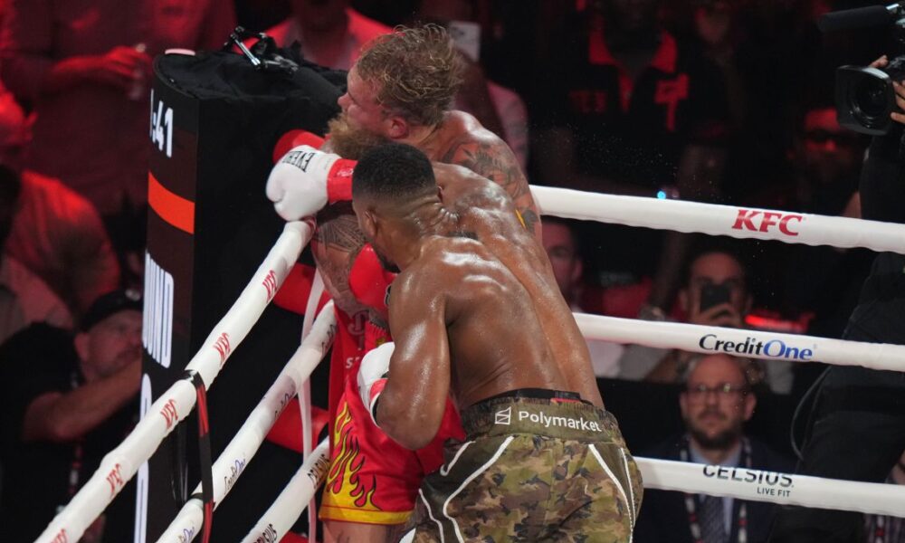 Anthony Joshua punches Jake Paul during their heavyweight boxing match, Friday, Dec. 19, 2025, in Miami, Fla. (AP Photo/Lynne Sladky)